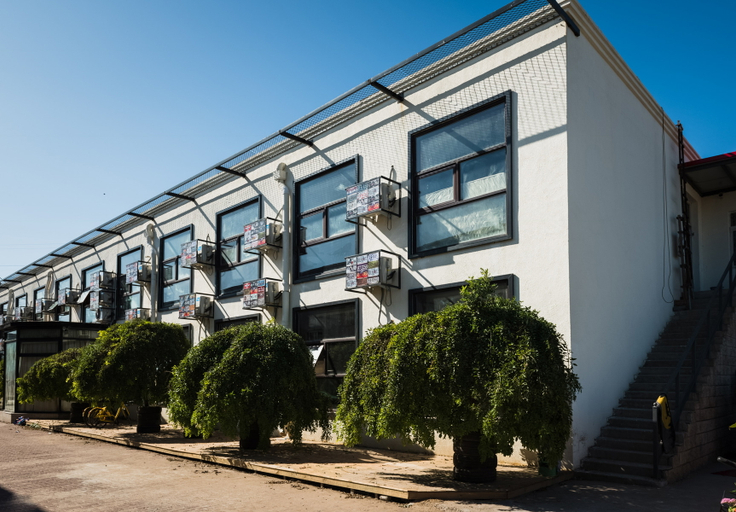 Exterior & Views