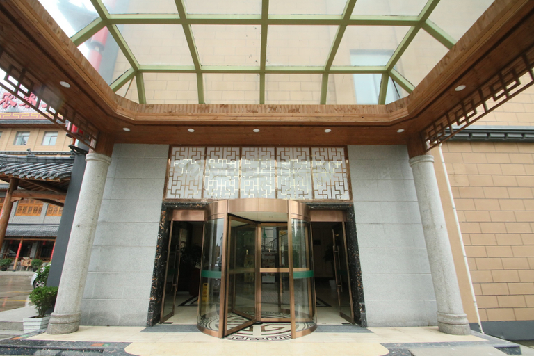Exterior & Views