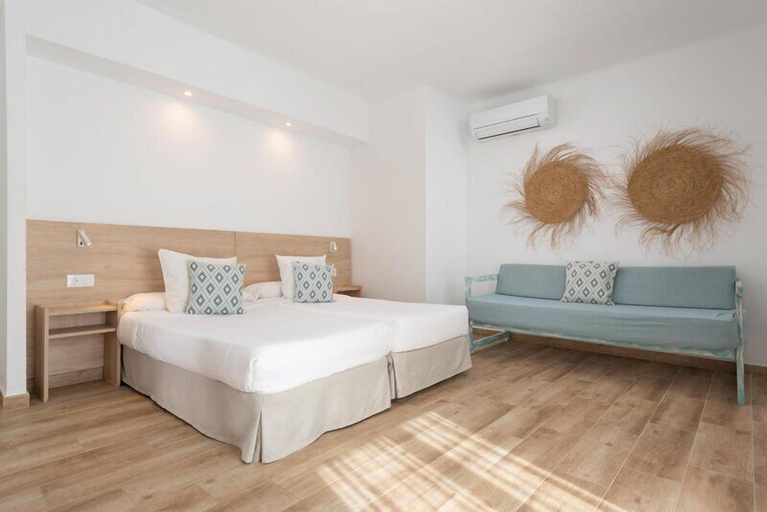 Bedroom 4, Villa Real Club Apartments, Baleares