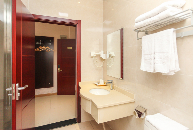 Bathroom 3, Super 8 Collection Hotel (Lianyungang High-speed Railway Station Food Pedestrian Street), Lianyungang