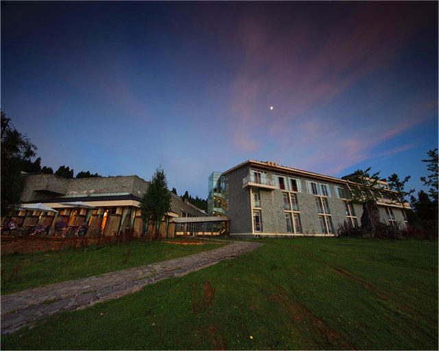 Exterior & Views