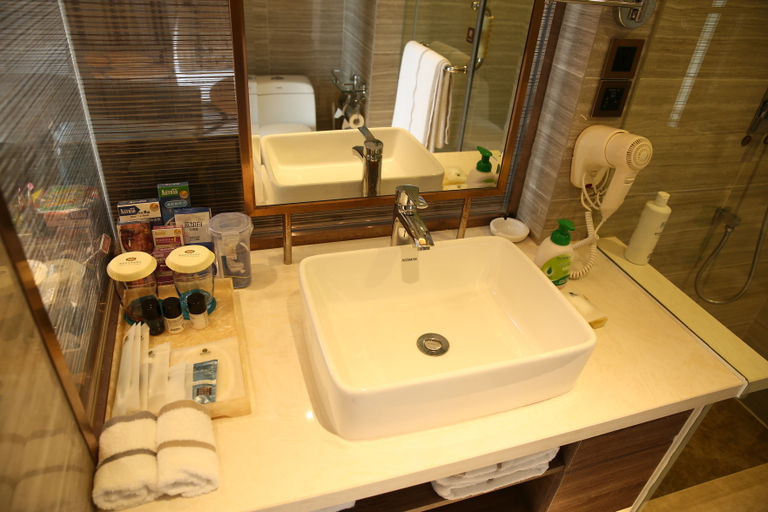 Bathroom 2, Jining INZONE GARLAND SELECTION Hotel (Nanchi Park Railway Station), Jining
