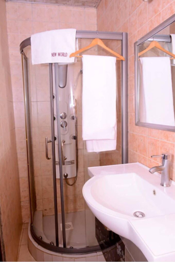 Bathroom 3, Ropani Hotel Kajjansi, Busiiro