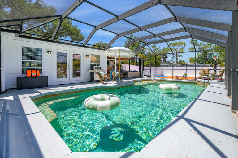 Room 2, Manatee Haven Pool Games Hot Tub Firepit, Manatee