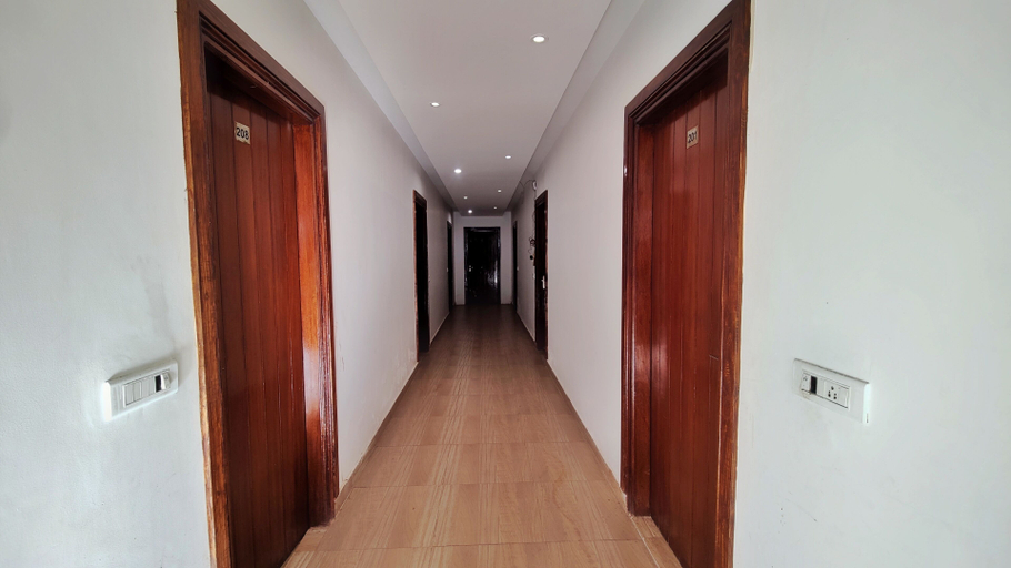 Public Area, Hotel Neelgiri, Solan