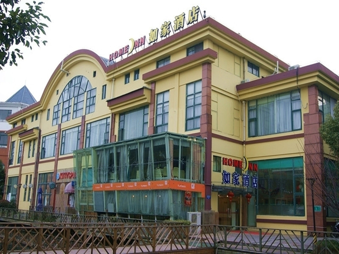 Exterior & Views