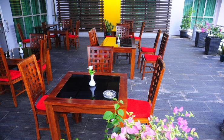 Food & Drinks 3, Montana Hotel Syariah Banjarbaru, Banjarbaru