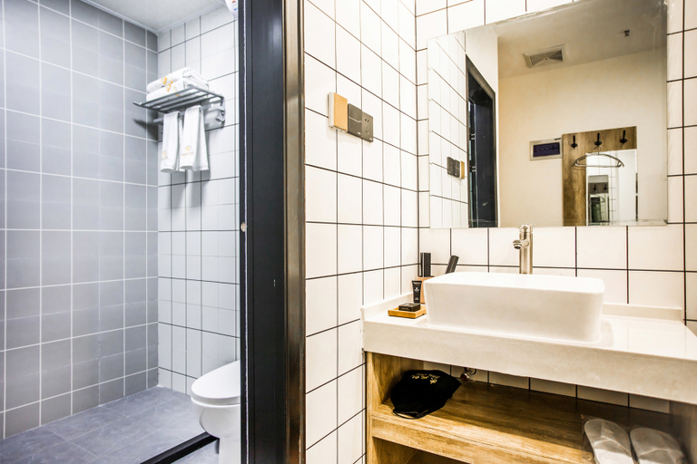 Bathroom 2, YANXU HOTEL, Qingdao