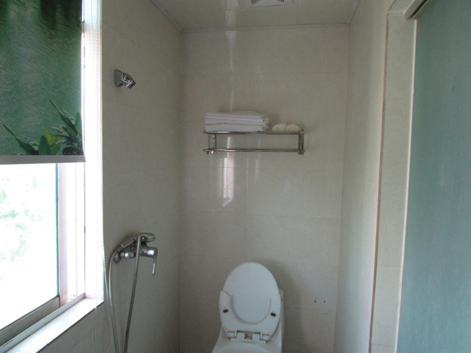 Bathroom 3, Dongsheng Express Business Hotel, Sanya
