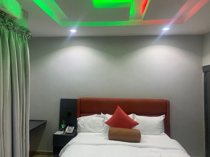 Room 2, Mofam Hotel & Apartments, Egbedore