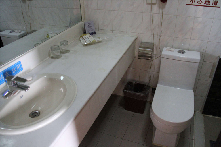 Bathroom 3, 바오터우 호텔(하이나바이촨 지점), Baotou