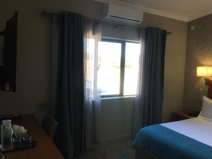 Bedroom 3, Phudzi Hotel, Lethlakane