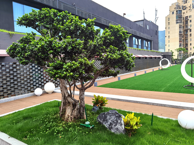 Exterior & Views