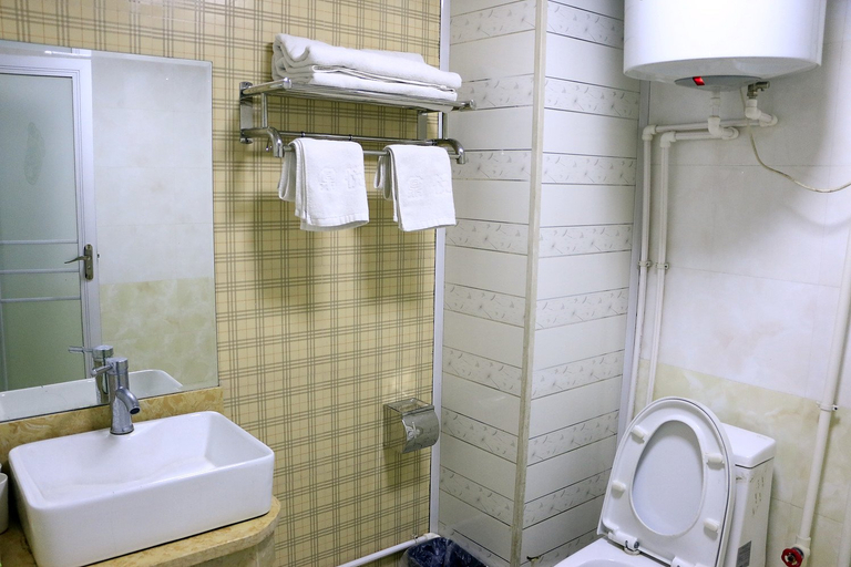 Bathroom 2, Dingyue Business Express Hotel, Linfen