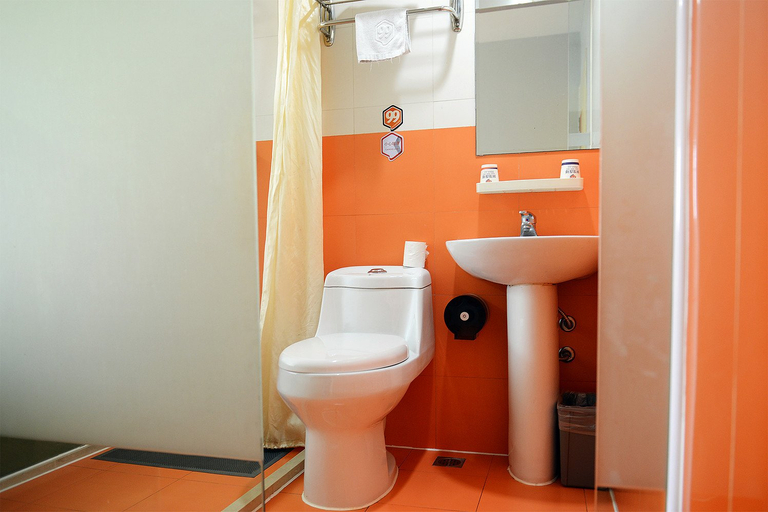 Bathroom 3, Qingji Hotel MINI (Shanghai Overseas Gaoqiao Guangming Road Branch), Shanghai