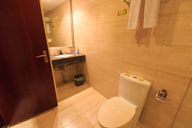 Bathroom 3, Rongshui Miaoshan International Hotel, Liuzhou