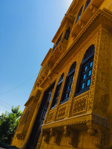 Exterior & Views