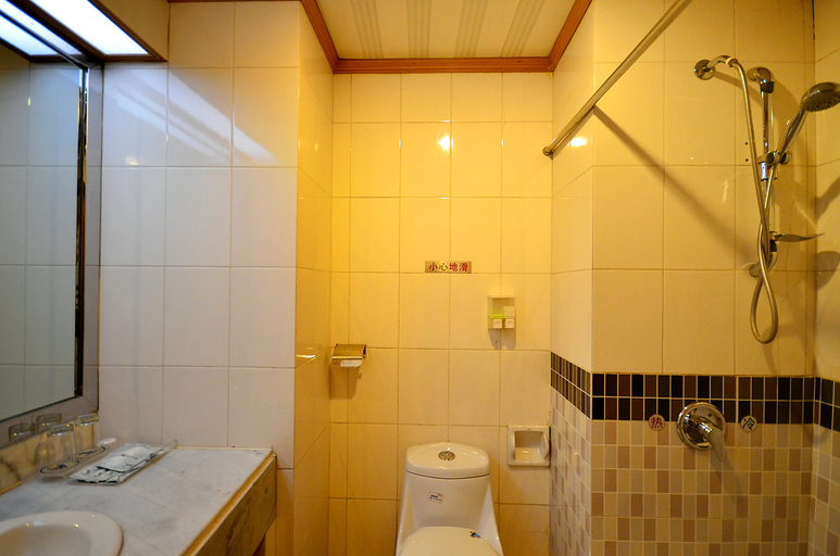 Bathroom 2, Tianlu Hotel, Wuhan