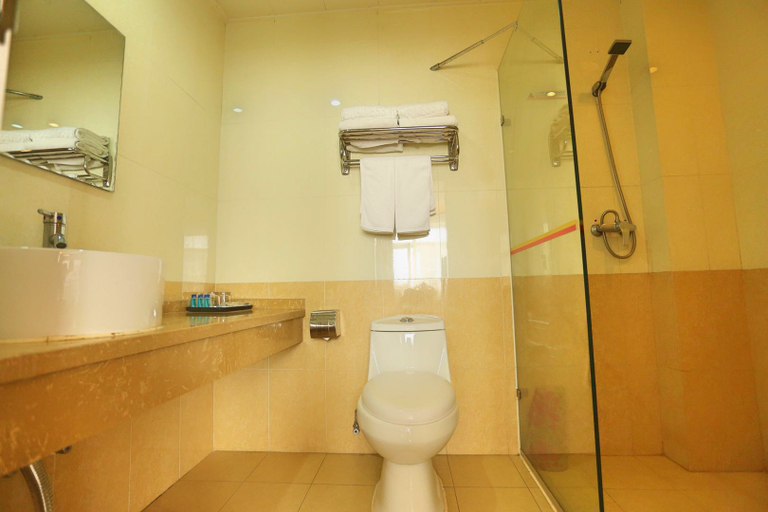Bathroom, yujiajiudian(shanhaiguanhuochezhandian), Qinhuangdao