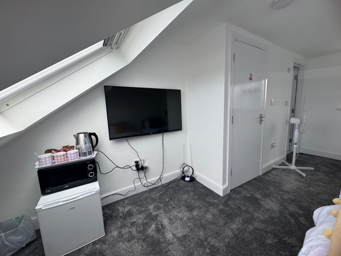 Interior 3, Near Heathrow - Studio - Wifi - Parking - Sleeps 3, London