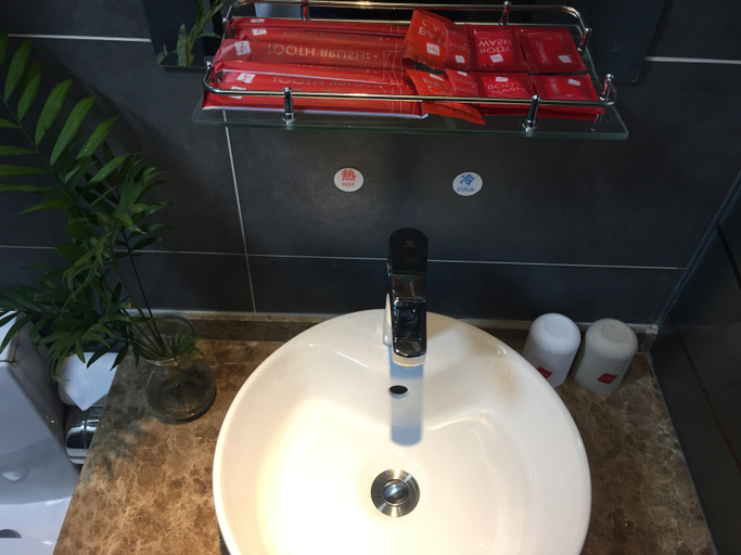 Bathroom, Shankee Hotel (Xujing North City), Shanghai