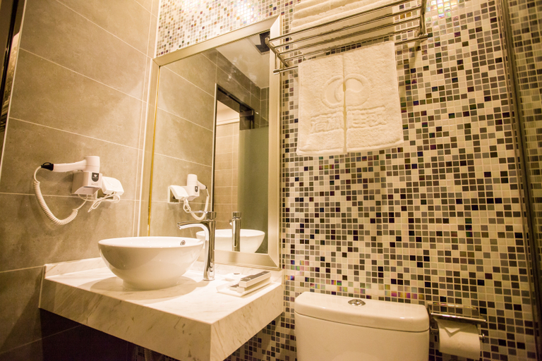 Bathroom 2, Qingmu Select Hotel (Shanghai Chenghuangmiao Laoximen Subway Station), Shanghai