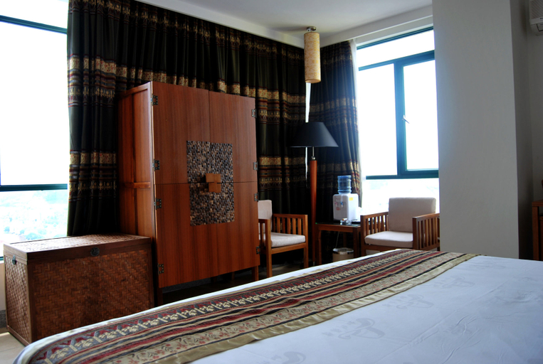 Bedroom 2, California Hotel, Maoming