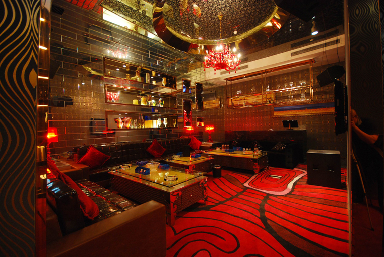 Food & Drinks