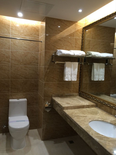 Bathroom 3, BI SHUI LAN TIAN GRAND HOTEL, Baise