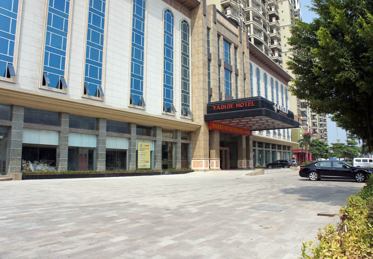 Exterior & Views
