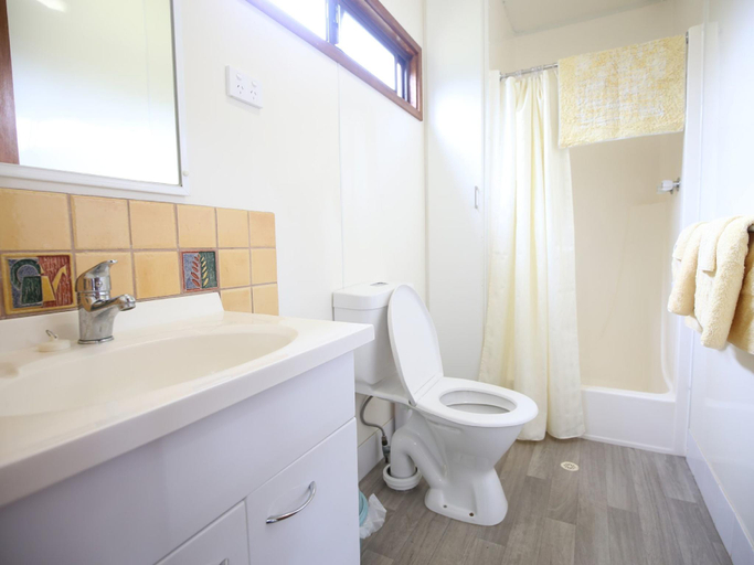 Bathroom 3, Orere Point - TOP 10 Holiday Park, Manukau
