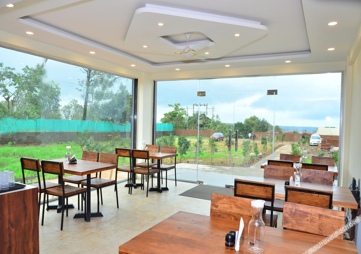 Food & Drinks 5, Hotel Amora Premium, Satara