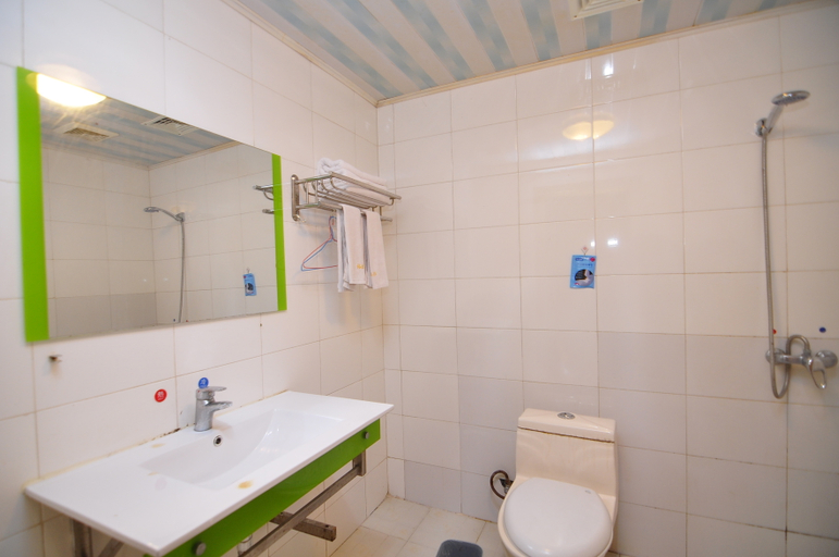 Bathroom 2, Yutai Hotel, Kunming