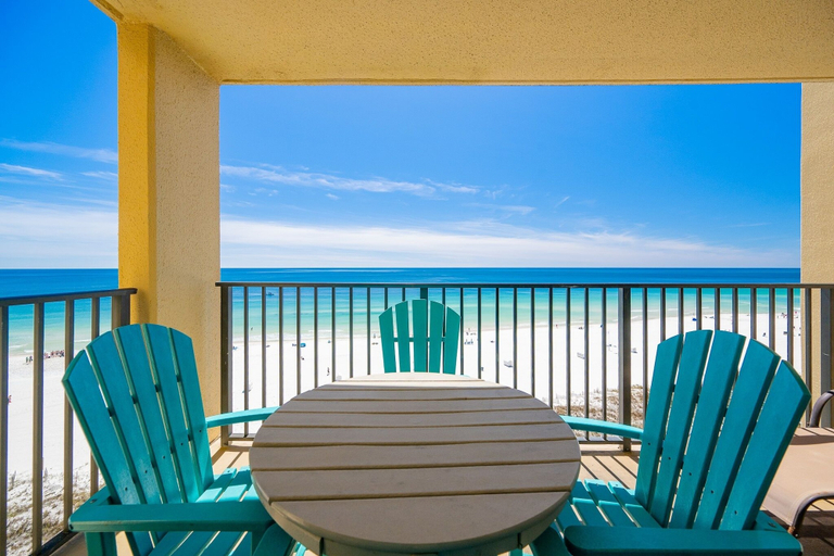 Outdoor dining, Phoenix V 907 1 Bedroom Condo, Baldwin