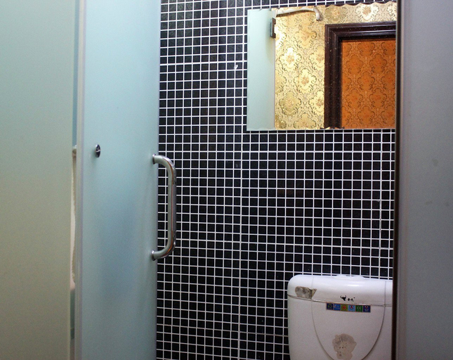 Bathroom, Chongqing Qinwen 168 Business Hotel, Chongqing