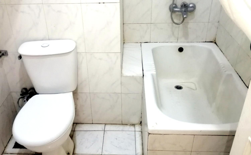 Bathroom, New Radwan Hotel, Luxor railways, Luxor