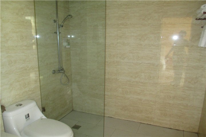 Bathroom 3, Linhai Dingtian 168 business hotel, Taizhou