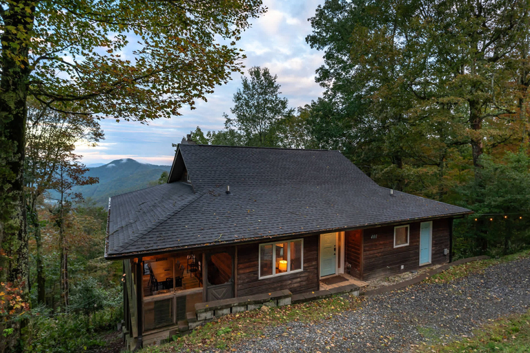 Room 4, Min to Hatley Pointe Views-hot Tub-sauna-games, Yancey