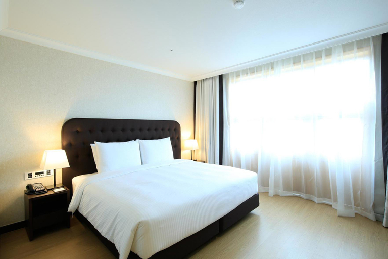 Bedroom 3, Jeju Booyoung Hotel, Seogwipo