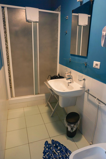 Bathroom 5, Tarshito Gallery House Roma, Rome