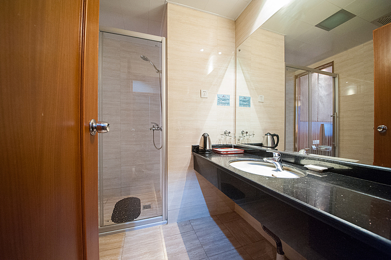 Bathroom 2, Sheyang Yingbin Hotel, Yancheng