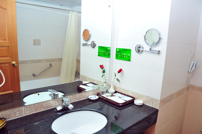 Bathroom 2, Baiyu Yunlong Hotel (Lijiang Ancient City), Lijiang