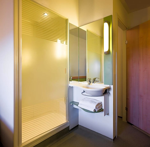 Bathroom 5, Ibis Budget Madrid Calle Alcalá, Madrid
