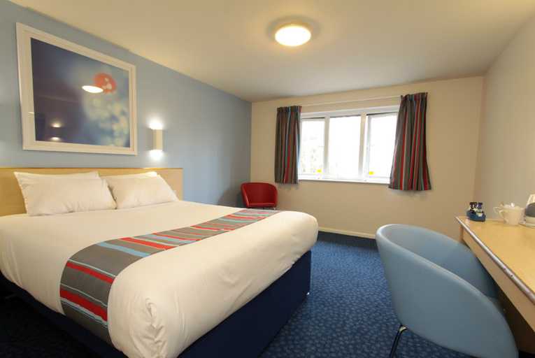 Bedroom 3, Travelodge Chelmsford, Essex