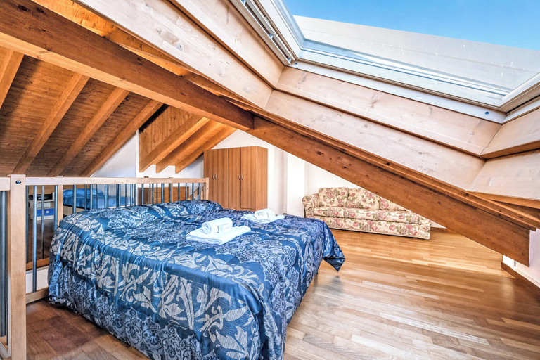 Bedroom 3, Penthouse The Magnifique View in Stresa, Verbano-Cusio-Ossola