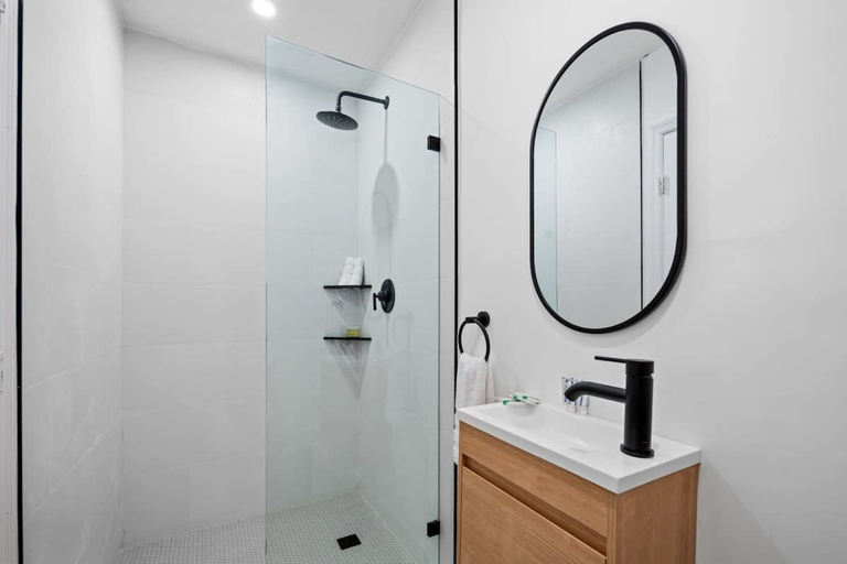 Room 2, Sailors Rest Sailboat Bend, Broward