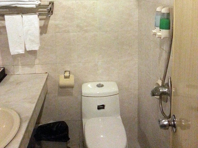 Bathroom 2, Yanling Xinyuan Hotel, Zhanjiang