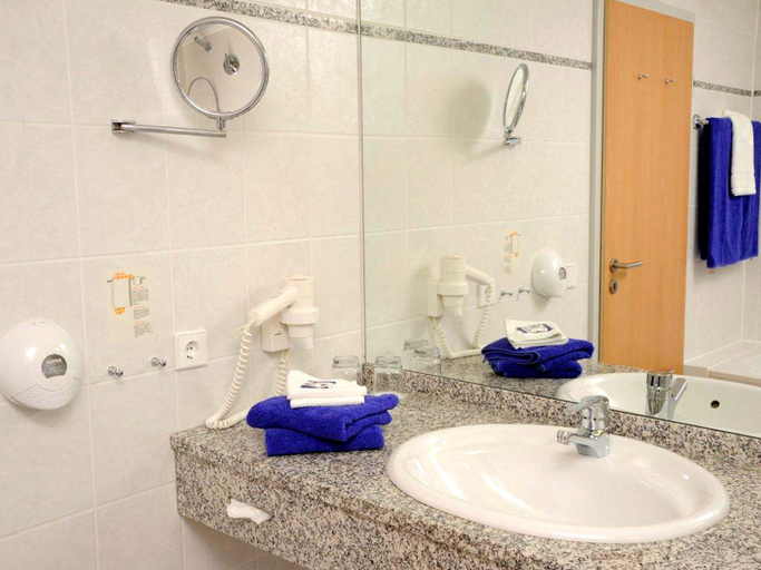 Bathroom 4, オテル モータースポーツ アリーナ, Börde