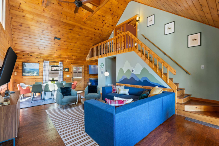 Room 2, Camp Wildgrove Hot Tub Sauna Mtn Views, Gilmer