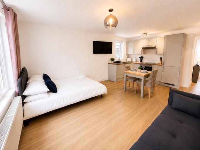 Bedroom 2, Spacious studio flat in Notthing Hill, London